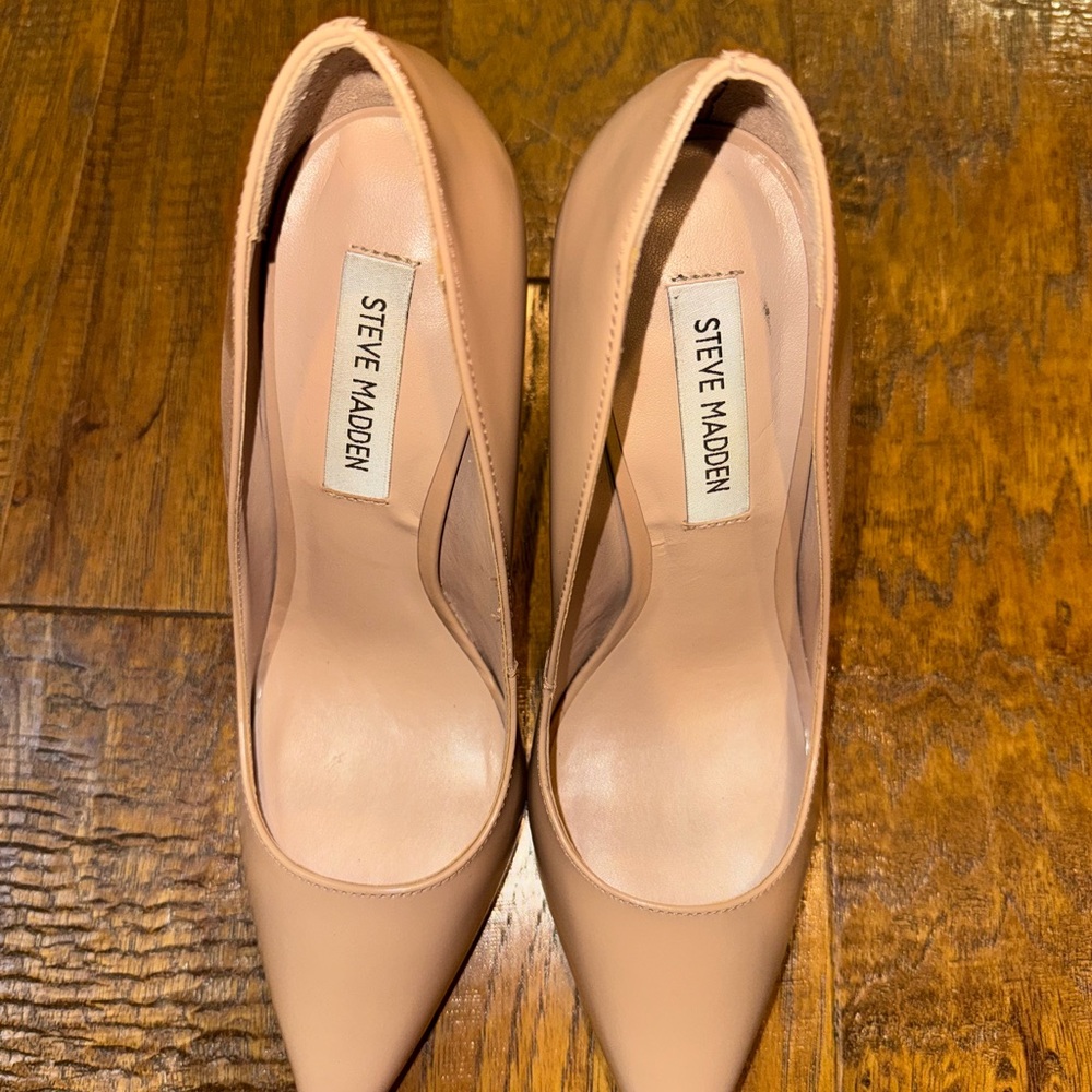 Steve Madden Cream Heels with Classic Design